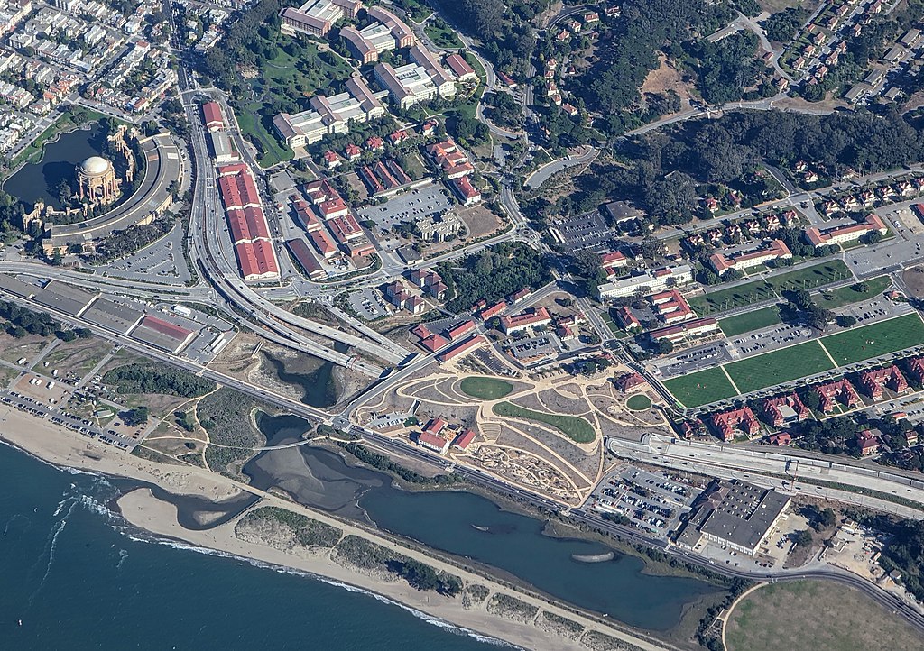 Presidio Tunnel Tops park from the Aire- Dicklyon, CC BY-SA 4.0, via Wikimedia Commons