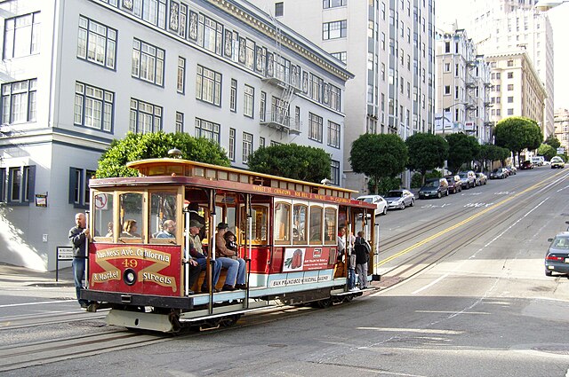 California street Cable Car Line - photo byFred Hsu (Wikipedia:User:Fredhsu on en.wikipedia), CC BY-SA 3.0 <http://creativecommons.org/licenses/by-sa/3.0/>, via Wikimedia Commons